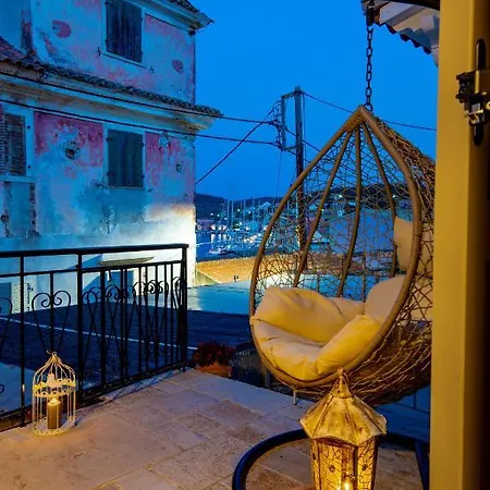 Marilu's, Paxos Port House Apartment *